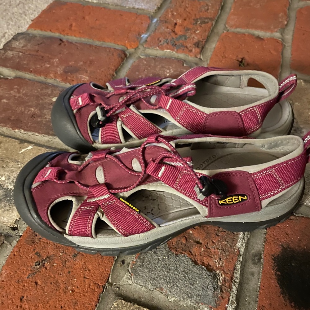 Women’s keen sandals